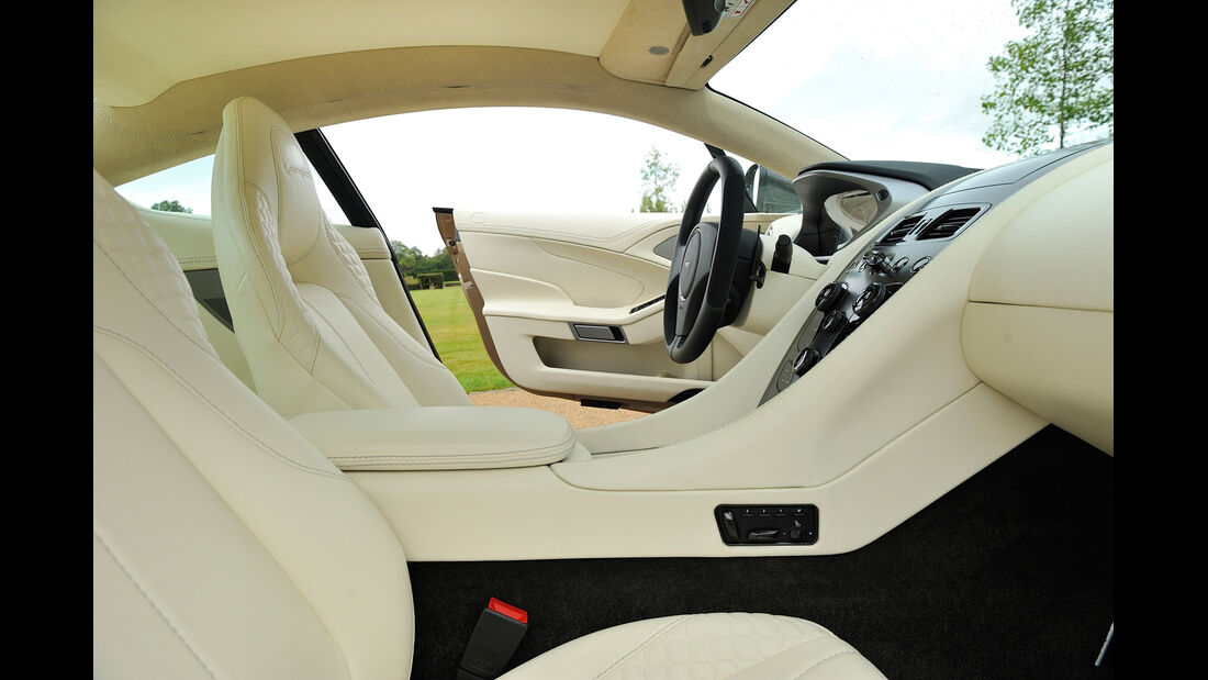 Aston Martin Vanquish, Cockpit, Mittelkonsole