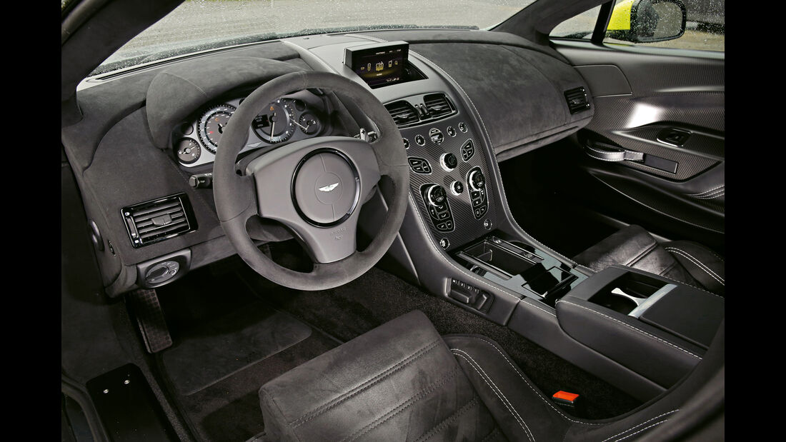Aston Martin Vantage GT8, Cockpit