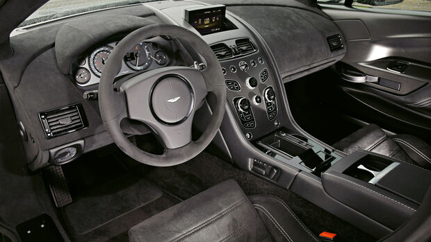 Aston Martin Vantage GT8, Cockpit