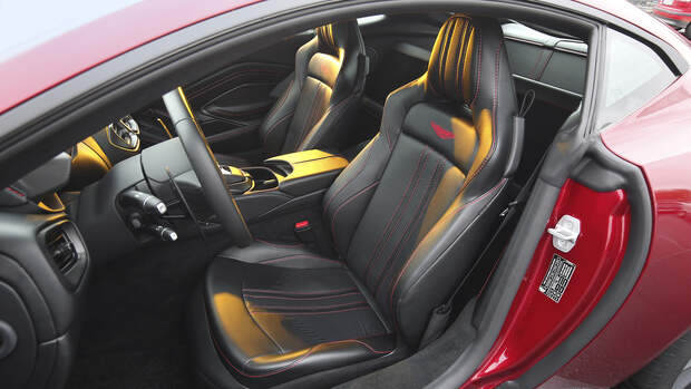 Aston Martin Vantage, Interieur