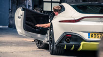 Aston Martin Vantage V8, Exterieur