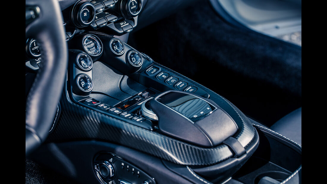 Aston Martin Vantage V8, Interieur