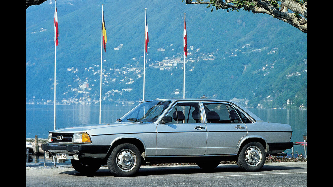 Audi 100 von 1977.