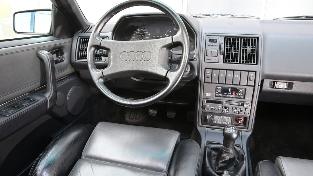 Audi 200, Cockpit, Lenkrad