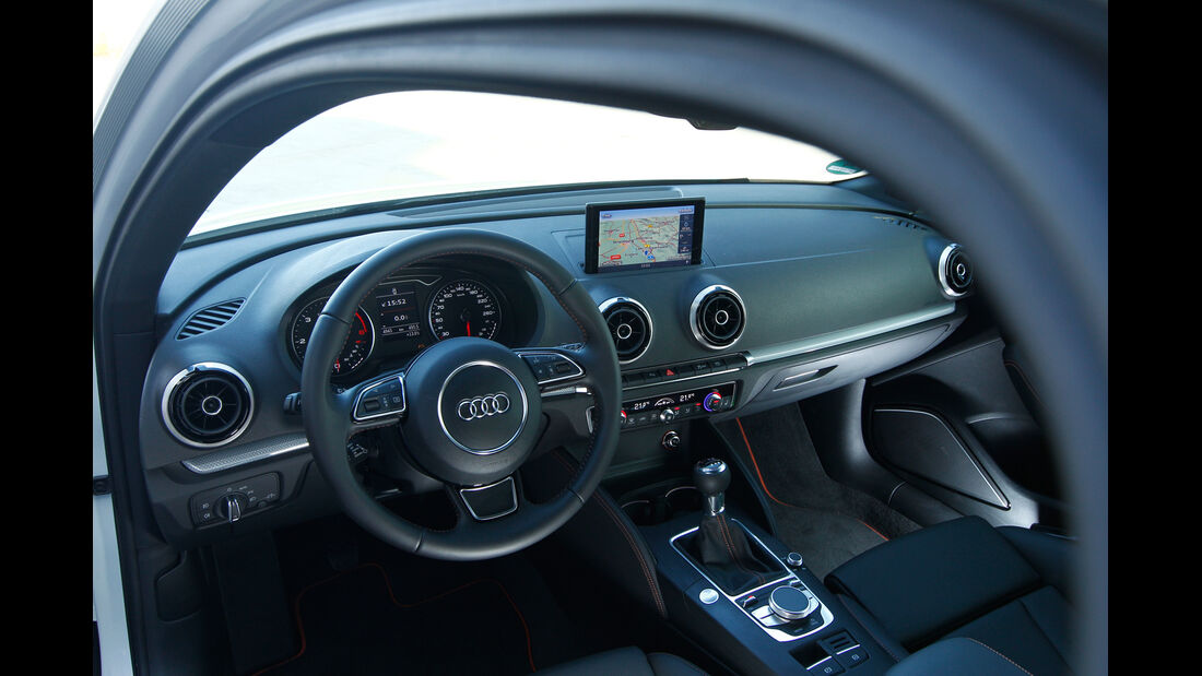 Audi A3 2.0 TDI, Lenkrad, Cockpit
