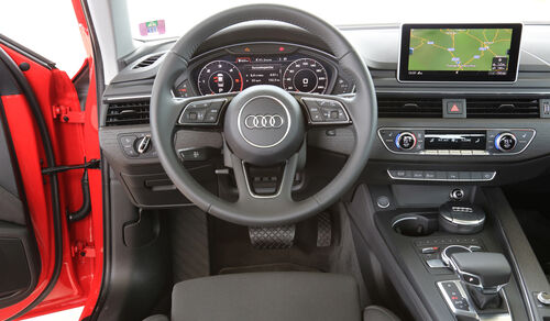 Audi A4, Cockpit