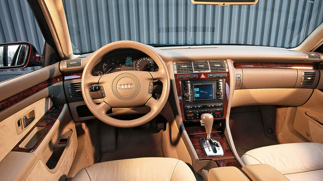 Audi A8 2.8, Cockpit