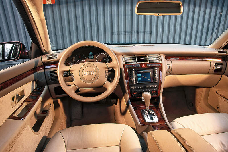 Audi A8 2.8, Cockpit