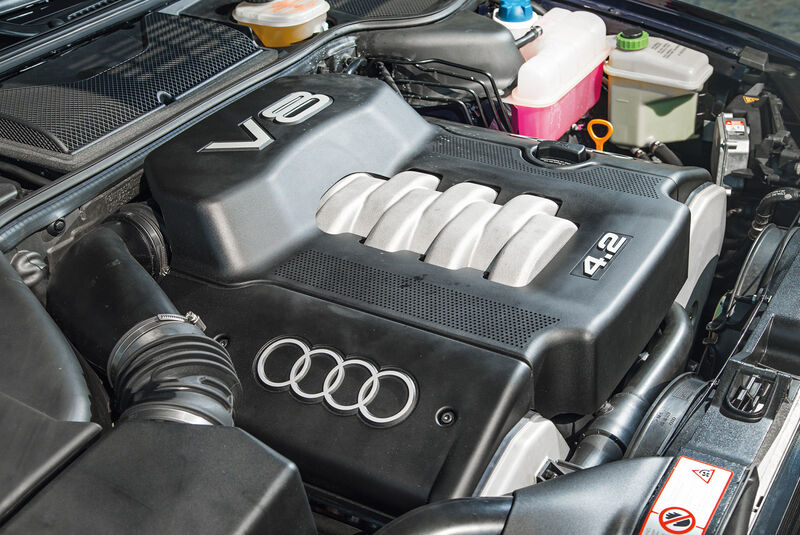 Audi A8 4.2 Quattro (D2), Motor