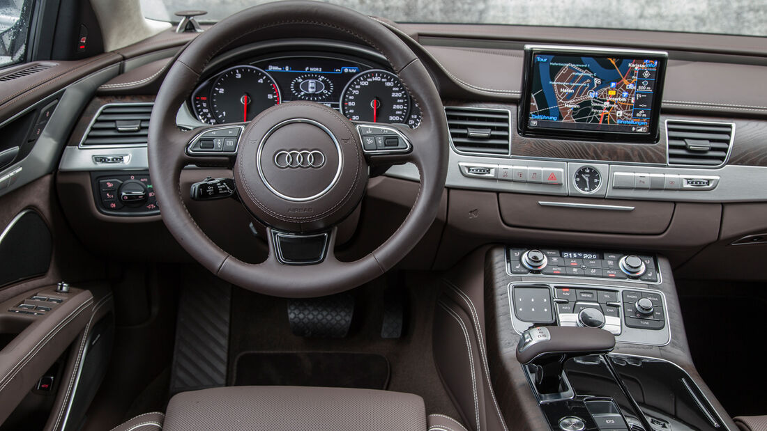 Audi A8, Cockpit