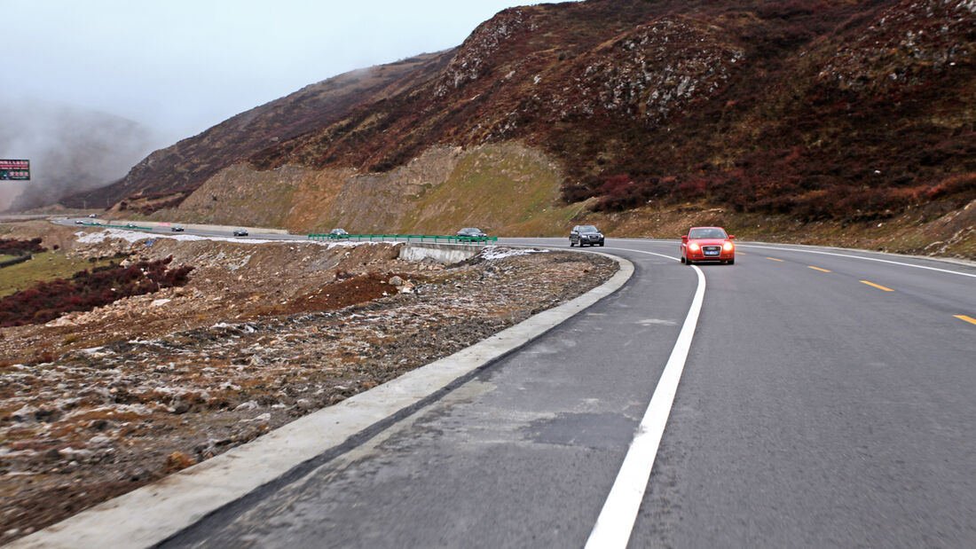 Audi-Abnahmefahrt, China, Bergstraße