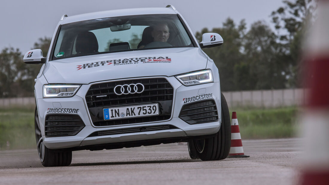 Audi Q3 2.0 TFSI Quattro Sport, Frontansicht, Slalom