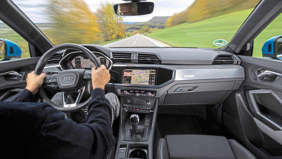 Audi Q3, Cockpit + Fahrer