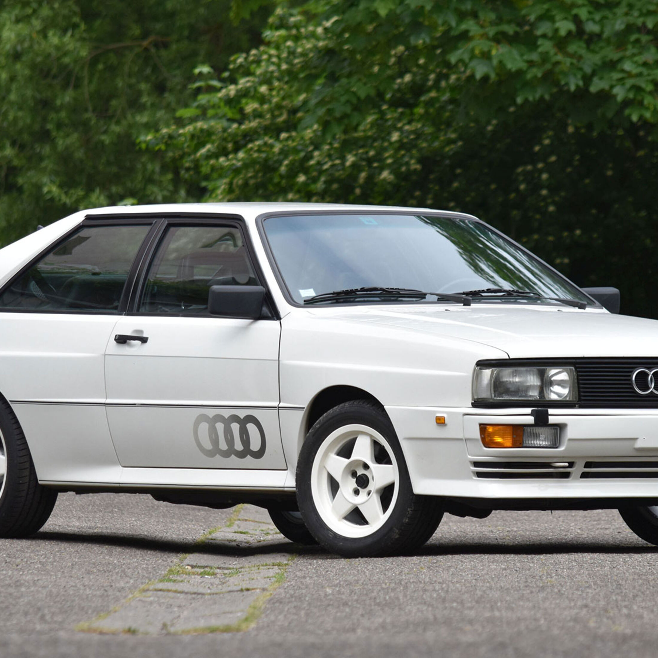 https://imgr1.auto-motor-und-sport.de/Audi-Quattro-1984-Ex-Horst-Dassler-Alpinweiss-jsonLd1x1-156ed0e5-2010325.jpg