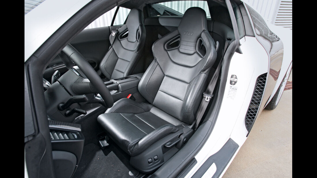 Audi R8 4.2 FSI Quattro, Sitze