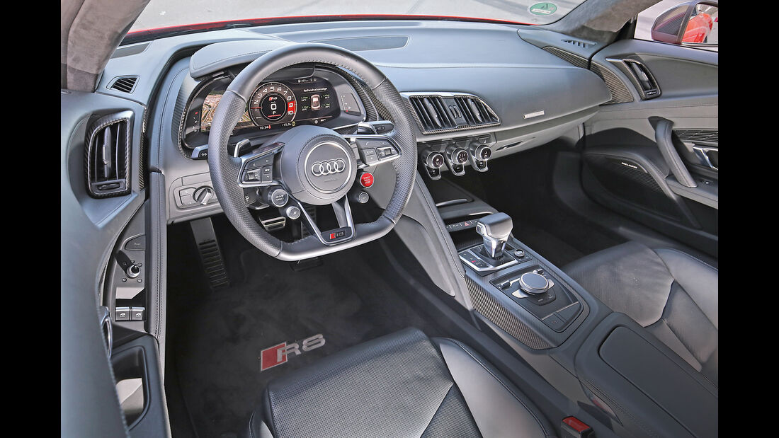 Audi R8 5.2 FSI Quattro Plus, Cockpit