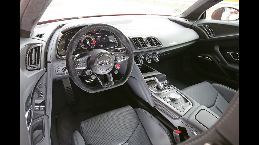 Audi R8 V10 Plus, Cockpit