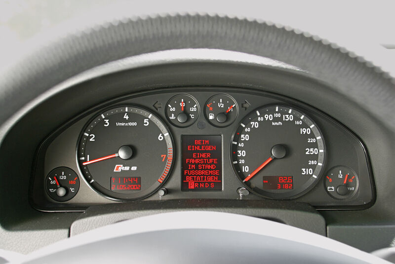 Audi RS 6, Rundinstrumente