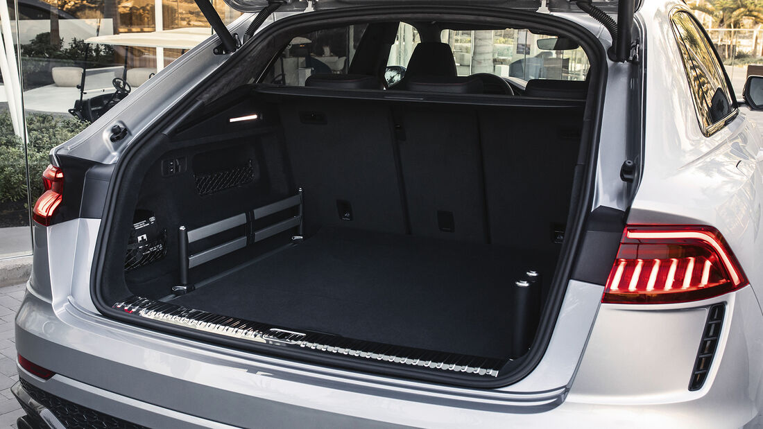 Audi RS Q8, interior