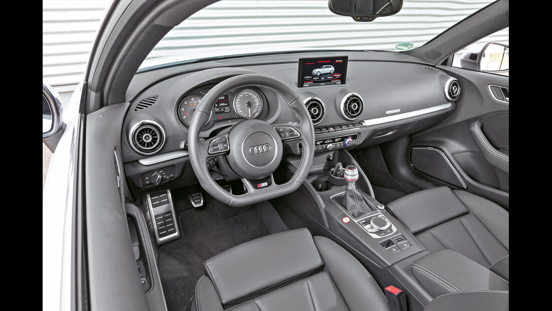 Audi S3. Cockpit