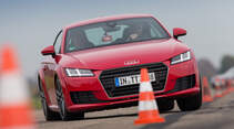 Audi TT 2.0 TFSI, Frontansicht, Slalom