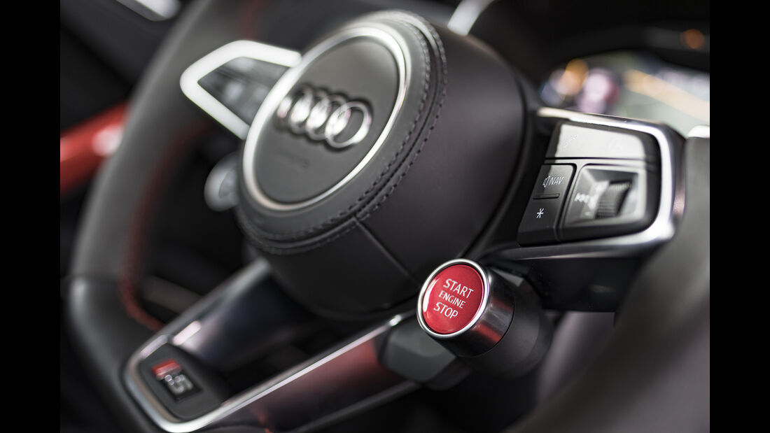 Audi TT RS, Interieur