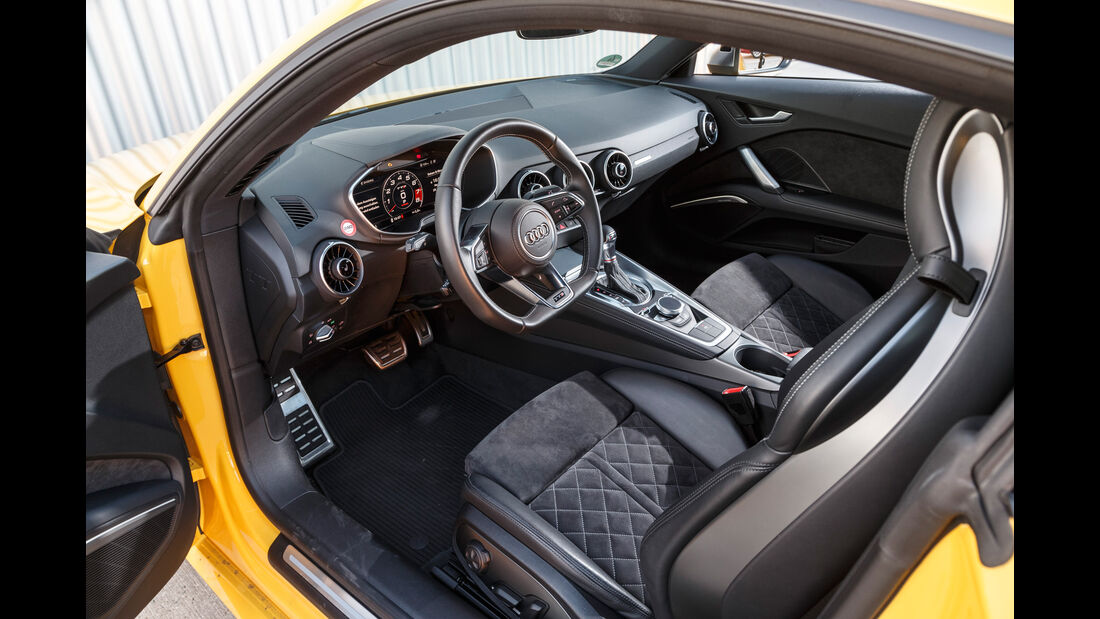 Audi TTS Coupé, Cockpit