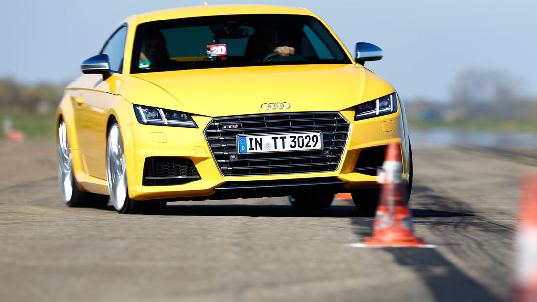 Audi TTS Coupé, Frontansicht, Slalom