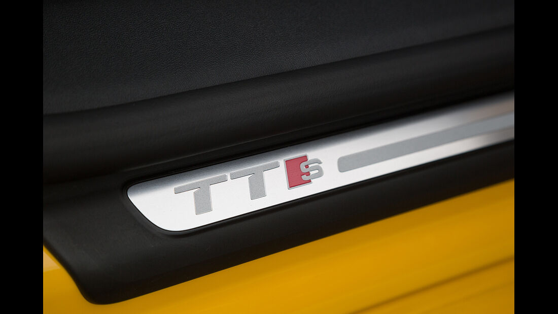 Audi TTS Roadster, Einstiegsleiste