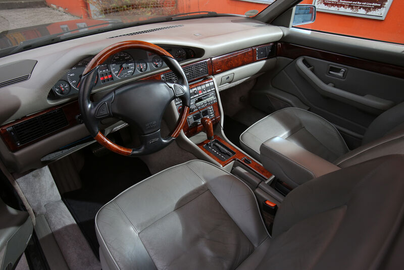 Audi V8, Cockpit