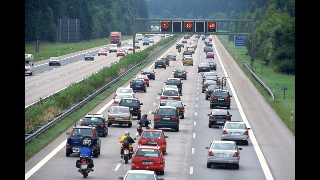 Auf Autobahnen ist die Gefahr eines Folgeunfalls sehr hoch.