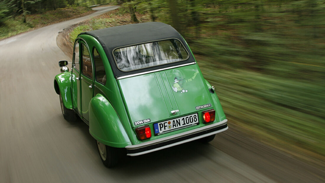 Austin Mini und Citroën 2 CV 6 Club 