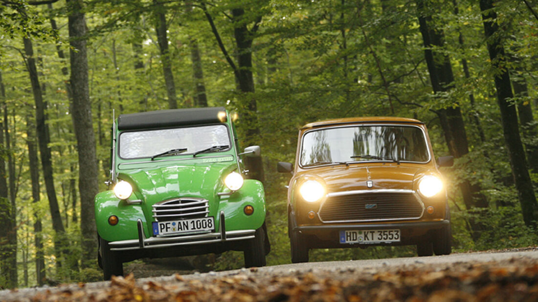 Austin Mini und Citroën 2 CV 6 Club 