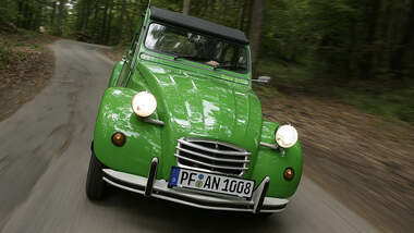 Austin Mini und Citroën 2 CV 6 Club 