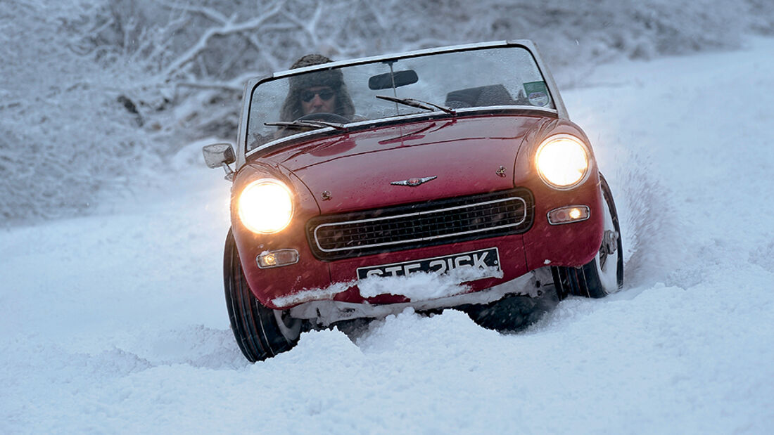 Austin Sprite und Range Rover Vogue