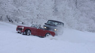 Austin Sprite und Range Rover Vogue