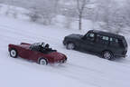 Austin Sprite und Range Rover Vogue