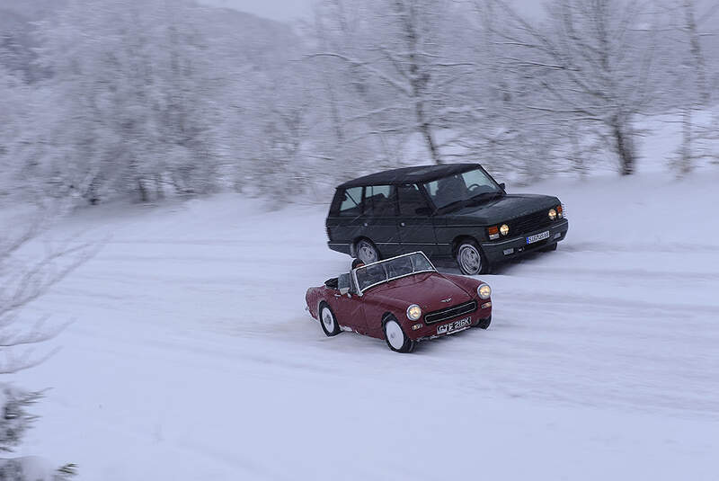 Austin Sprite und Range Rover Vogue