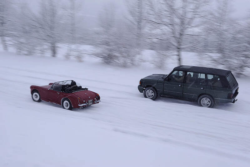 Austin Sprite und Range Rover Vogue