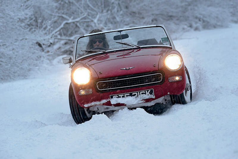 Austin Sprite und Range Rover Vogue