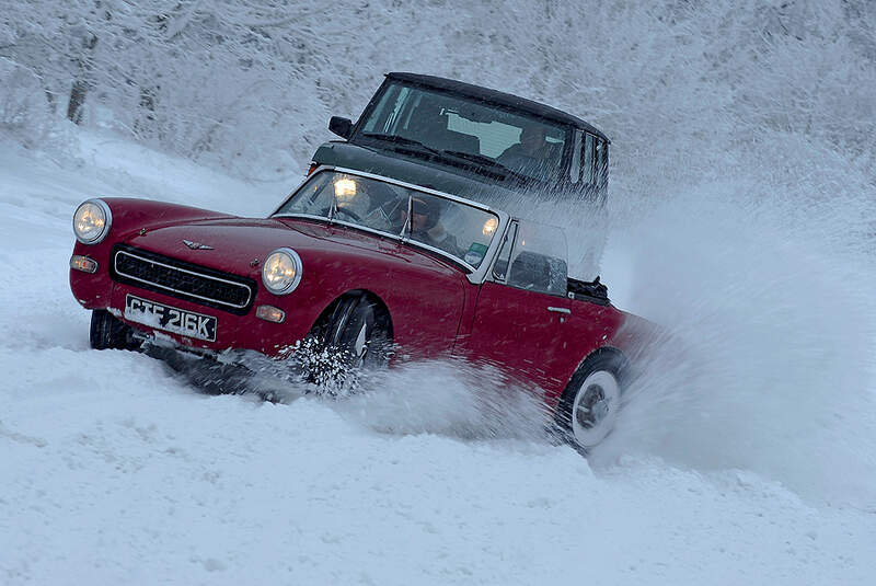 Austin Sprite und Range Rover Vogue