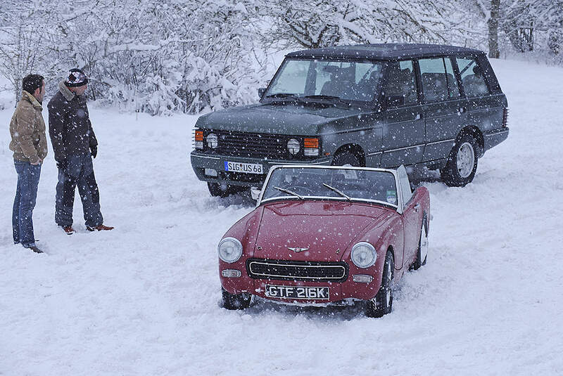 Austin Sprite und Range Rover Vogue