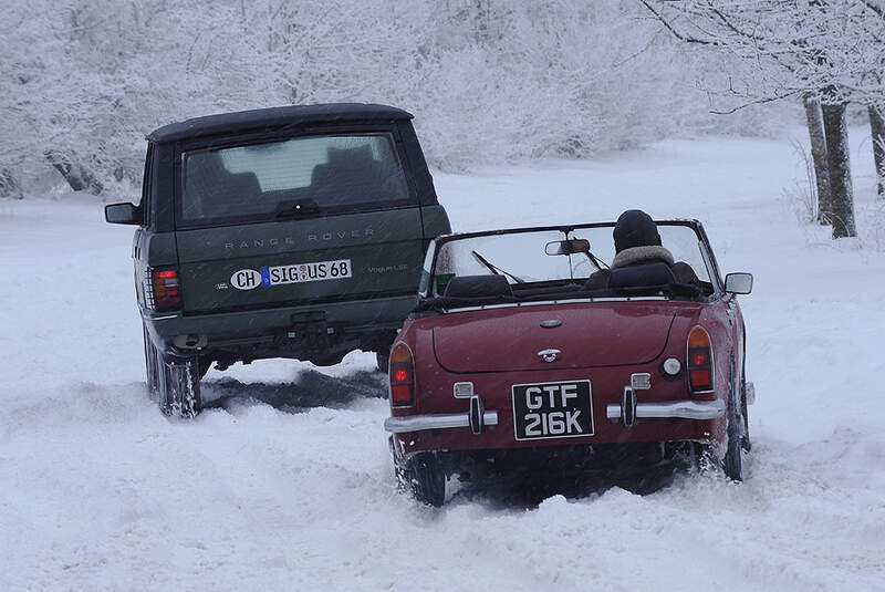 Austin Sprite und Range Rover Vogue