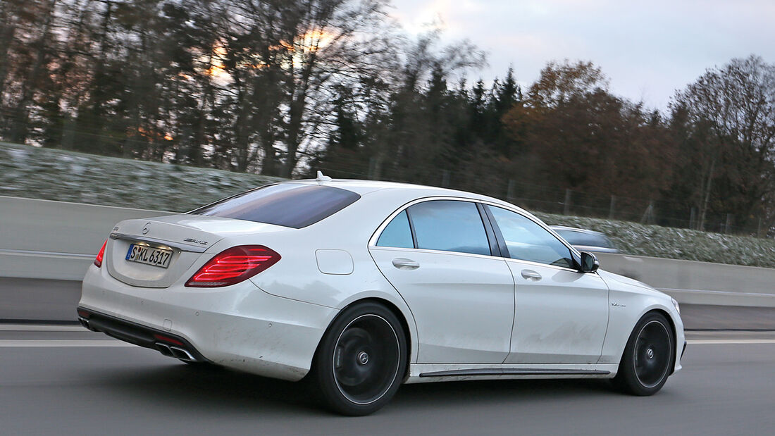 Autobahn-Reise, Mercedes S63 AMG, Seitenansicht