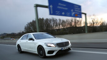 Autobahn-Reise, Mercedes S63 AMG, Seitenansicht