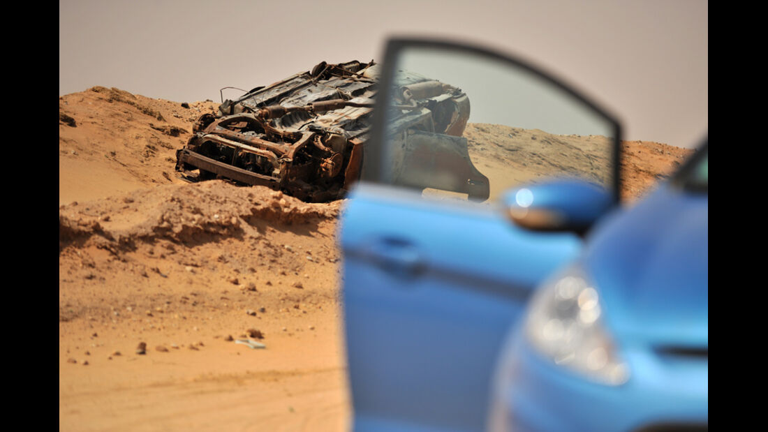 Autowrack in Wüste