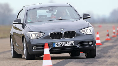 BMW 120d, Frontansicht, Slalom