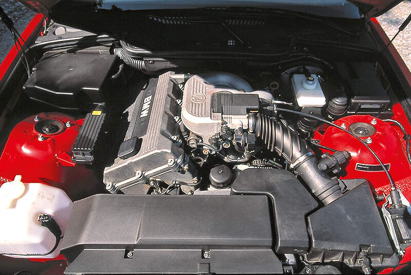 BMW 318 iS (E36), Motor