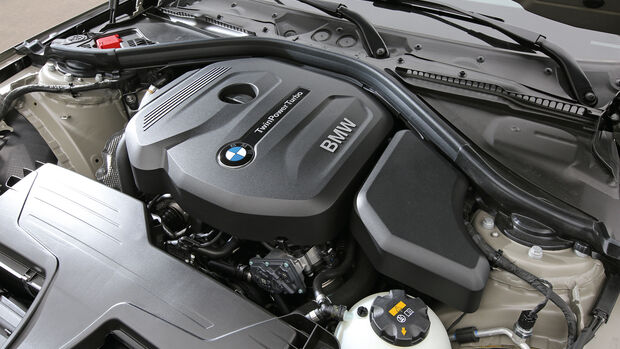 BMW 318i Touring, Motor