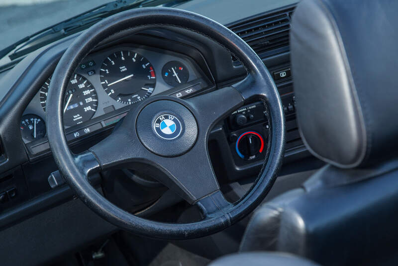 BMW 320i Cabrio, Cockpit, Lenkrad